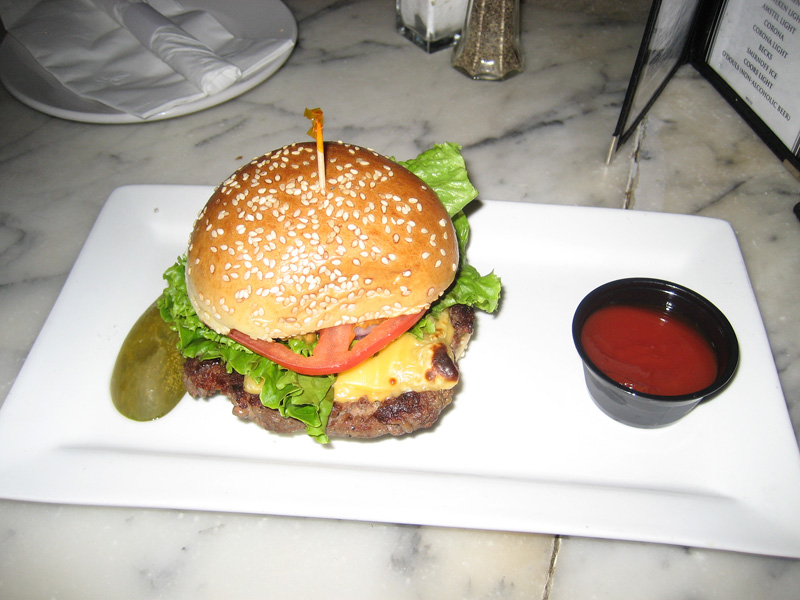 Burger au Tonic bar Times Square