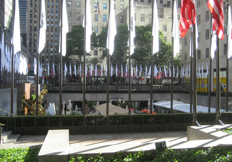 Rockefeller Center drapeaux et parasols
