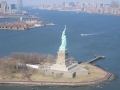 statue et manhattan depuis helico